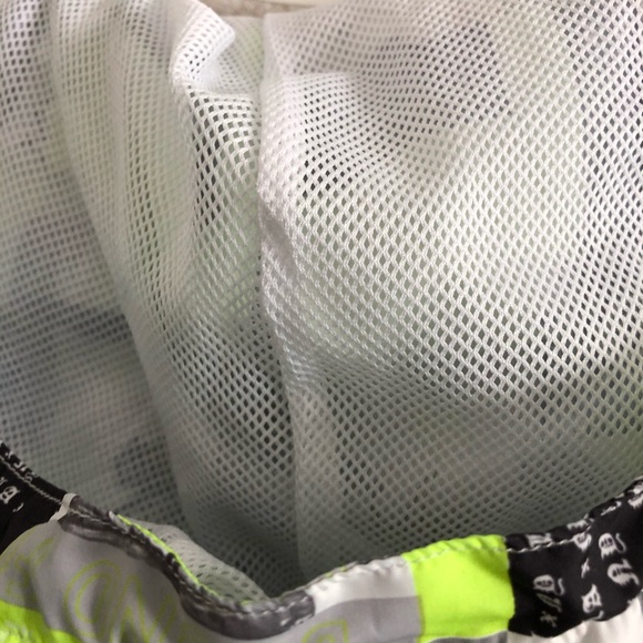 Bold print hooded windbreaker. Save 25% when you buy two or more items. - Picture 5 of 6